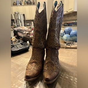 Corral lace leather inlay brown snip toe boots
